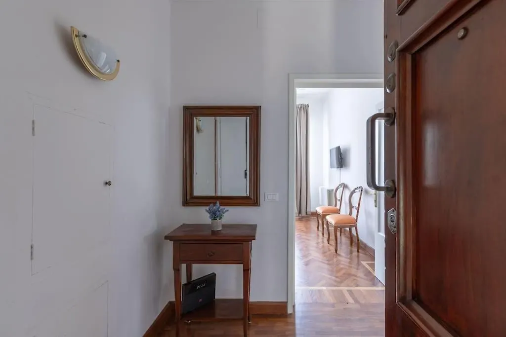 Santa Maria Novella Large Apartment Florencie