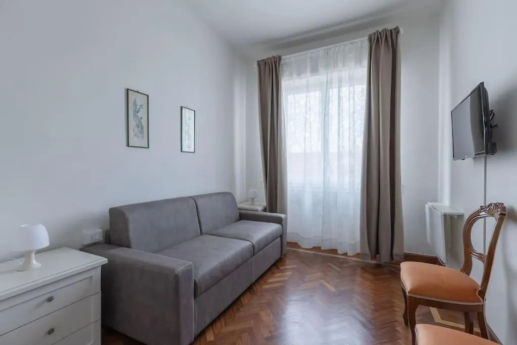 Santa Maria Novella Large Apartment Florence