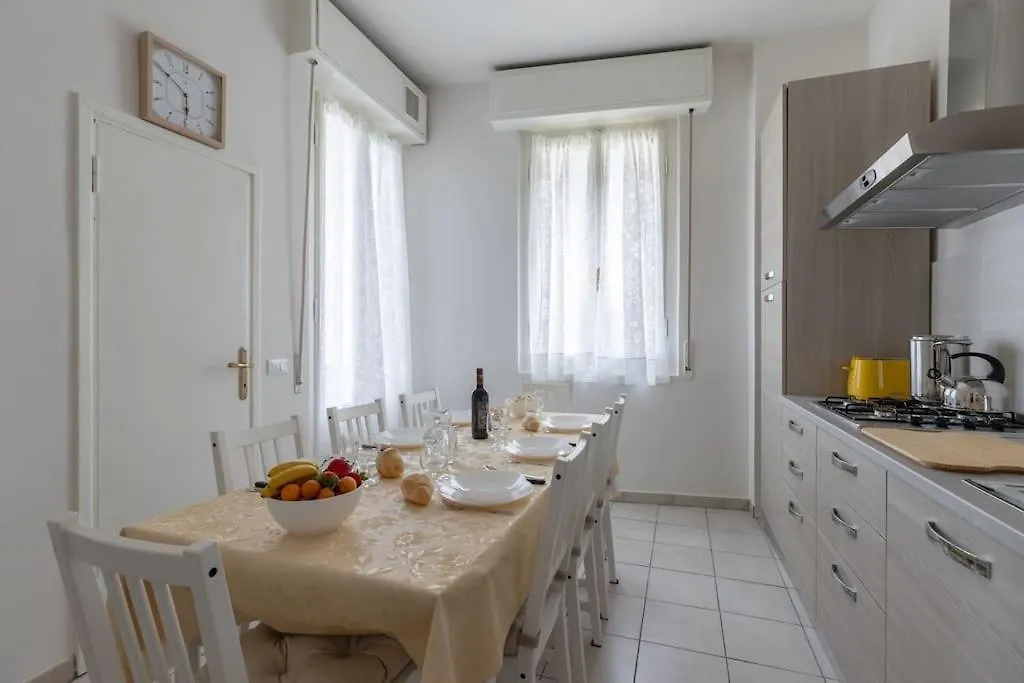 Santa Maria Novella Large Apartment Florence