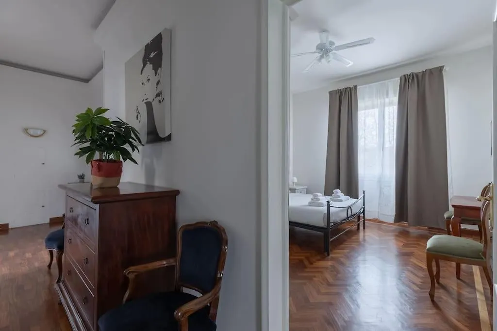 Santa Maria Novella Large Apartment Florence Italy