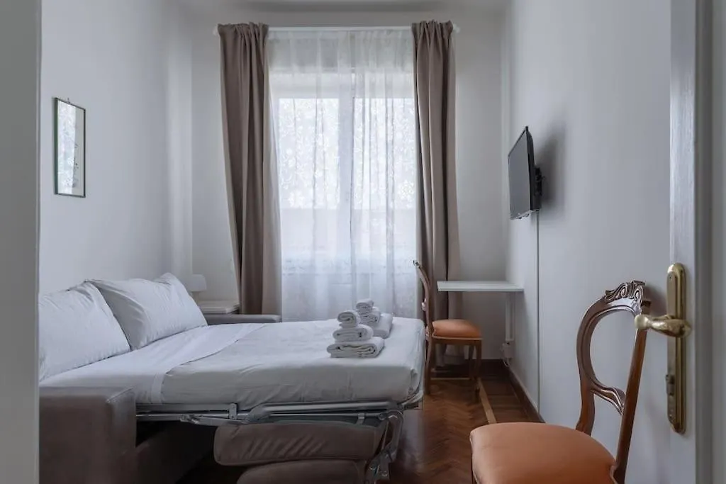 Santa Maria Novella Large Apartment Florence