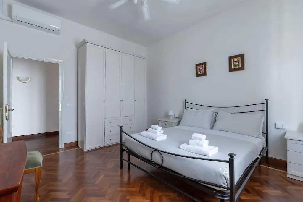 Santa Maria Novella Large Apartment Florence Italy