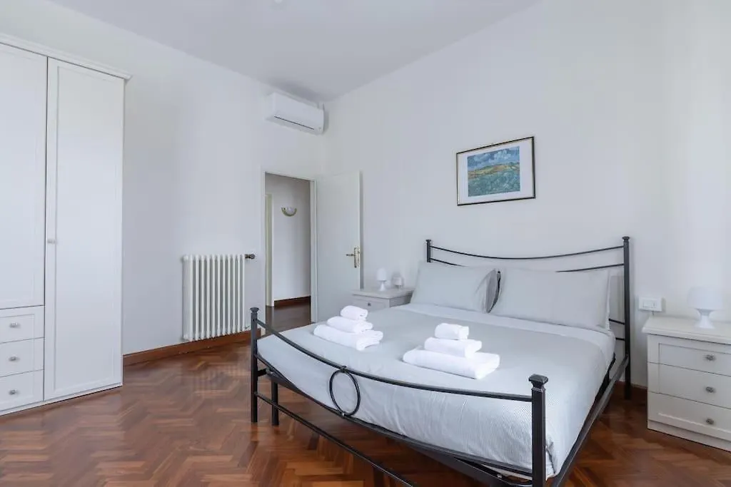 Santa Maria Novella Large Apartment Florence