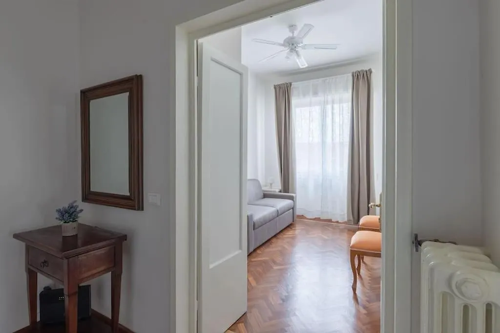 Santa Maria Novella Large Apartment Florence