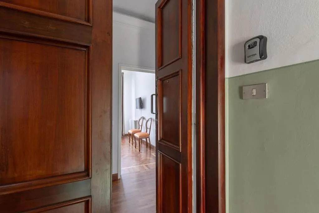 Santa Maria Novella Large Apartment Florence