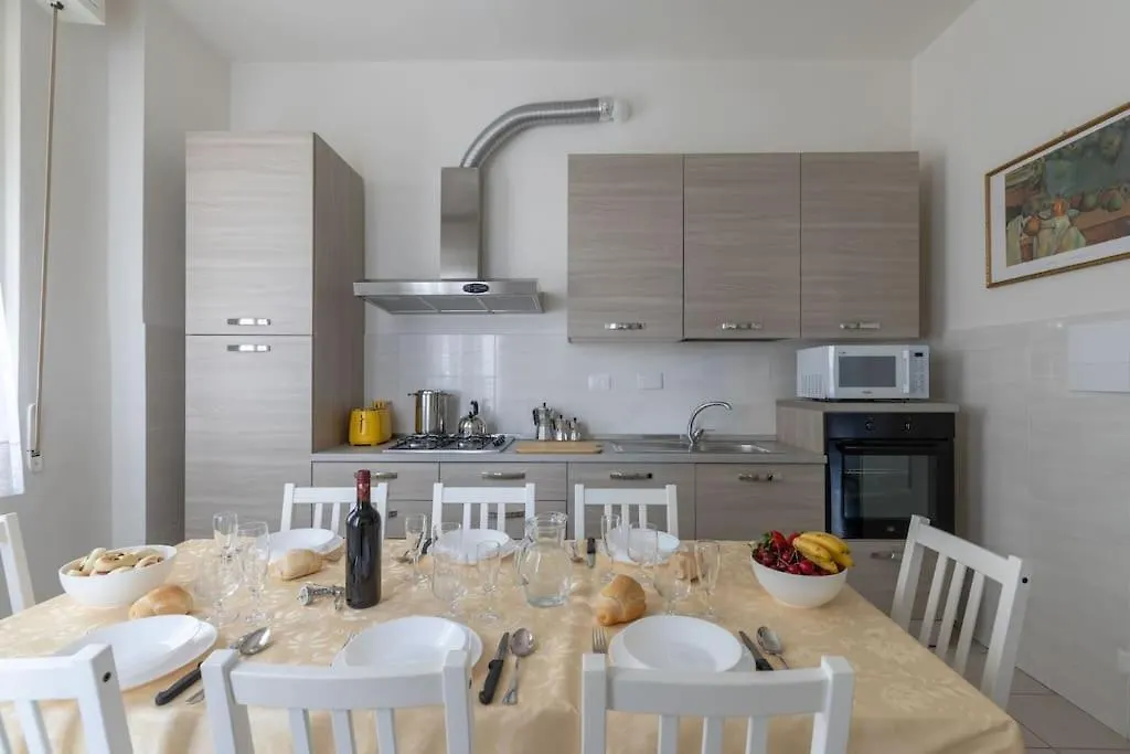 Santa Maria Novella Large Apartment Florence
